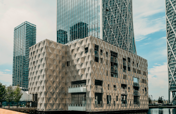 Landing Canary Wharf